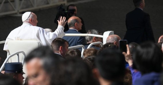 Não se anuncia o Evangelho parado, na escrivaninha ou no computador