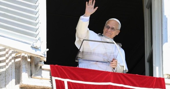 O Papa: hostilidade e perseguição a muitos cristãos, responder ao ódio com amor