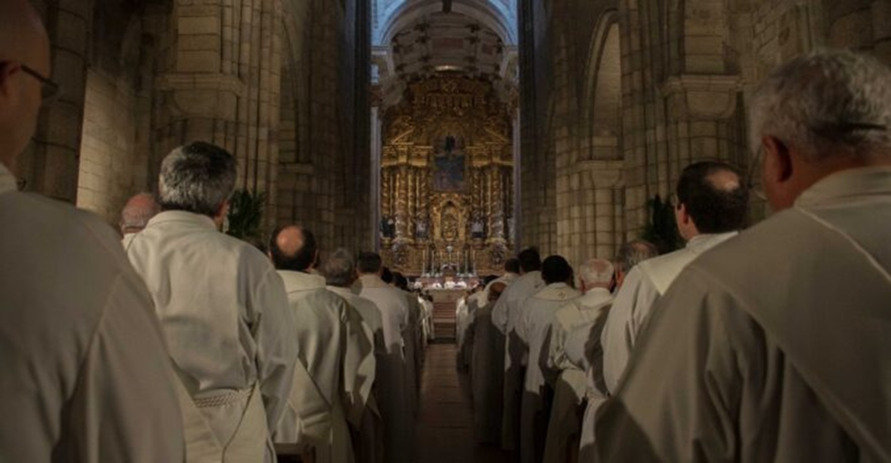 Corpo celebrante (1): a atitude de pé