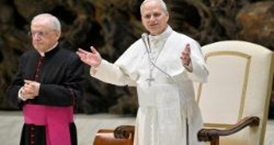 Deus fala através da Bíblia, devemos interpretá-la sem fundamentalismos