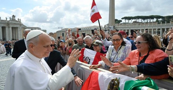 Papa: peçamos à Virgem que faça crescer em nós o amor pela Santa Madre Igreja