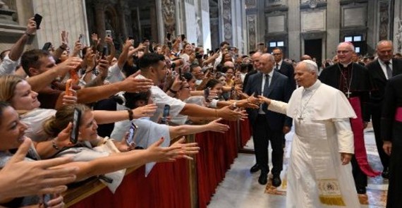 O Papa: redescobrir a oração como dimensão fundamental da nossa humanidade