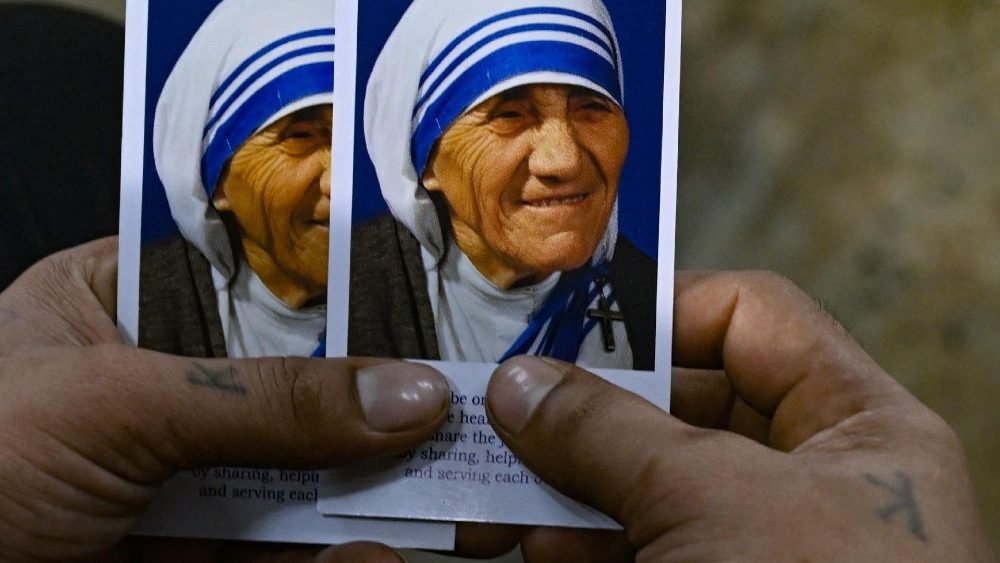 Os 98 anos do “sim” a Deus de Madre Teresa: de Letnica à missão de amor no mundo