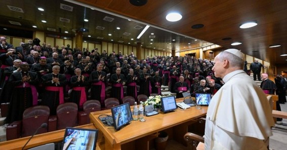 O Papa: a Igreja não está isolada do mundo, mas anuncia a esperança