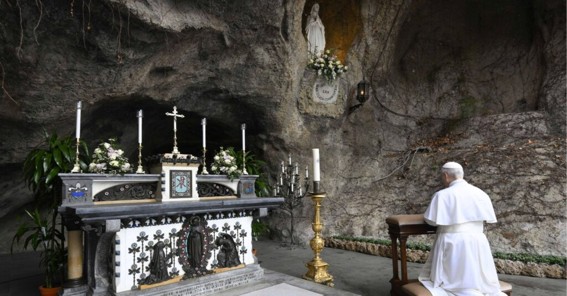 A oração do Papa em Lourdes: banir da sociedade todo ódio e violência